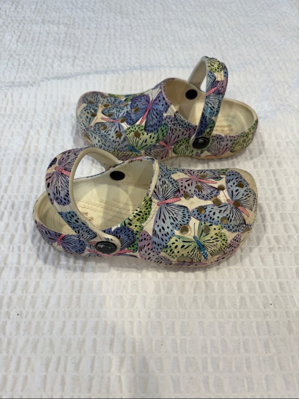 CROCS Multicolor Kids Butterfly Print Sandals
Size 11